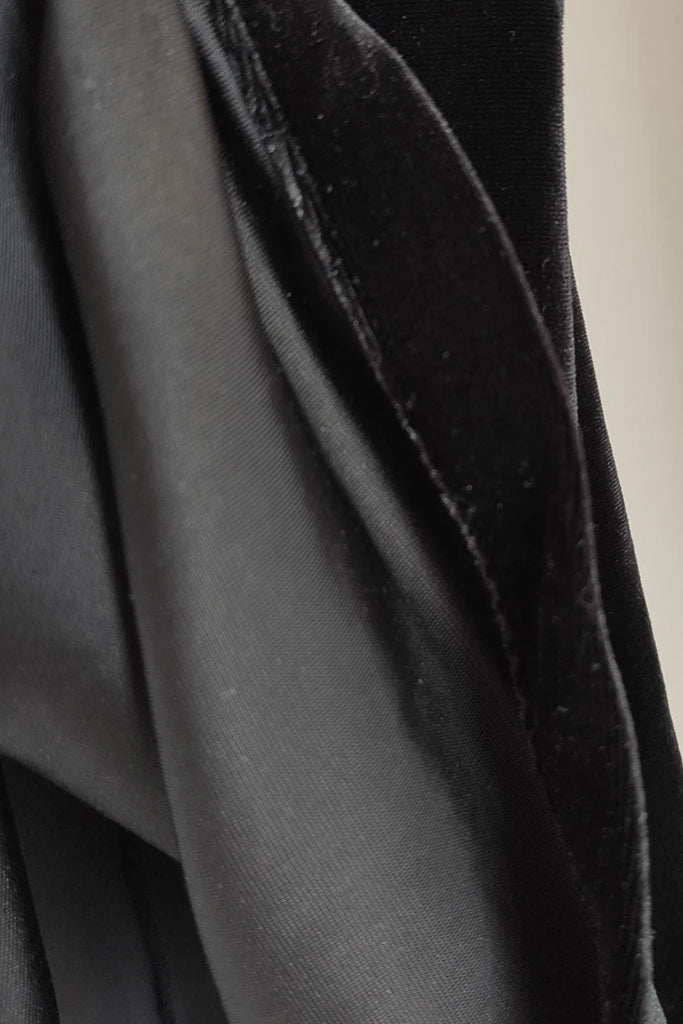 Robe de soirée en velours noir Triquetra