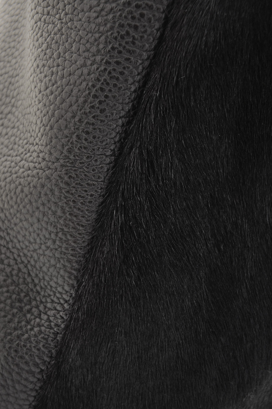 CAPOVERSO CAVALLINO Sac en Cuir Noir avec Poils de Poney