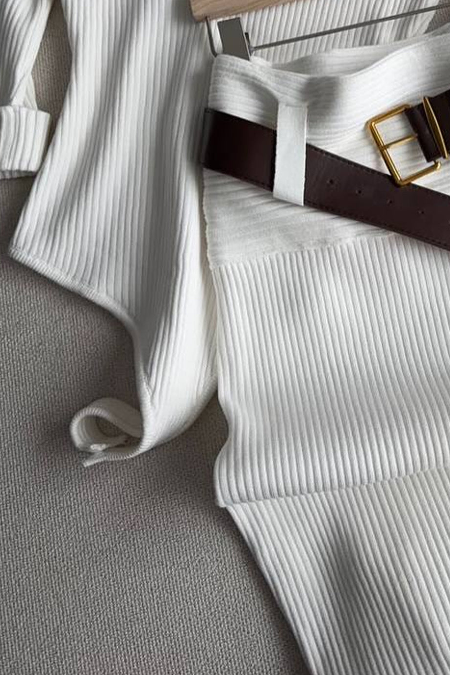 Kathrine Πλεκτό Σετ με Μακριά Φούστα και Τοπ Κορμάκι με Ζώνη | Πλεκτά Σετ Knitwear Clothing Sets | Kathrine Ribbed Knit Set with Ribbed Top and Maxi Skirt with Belt